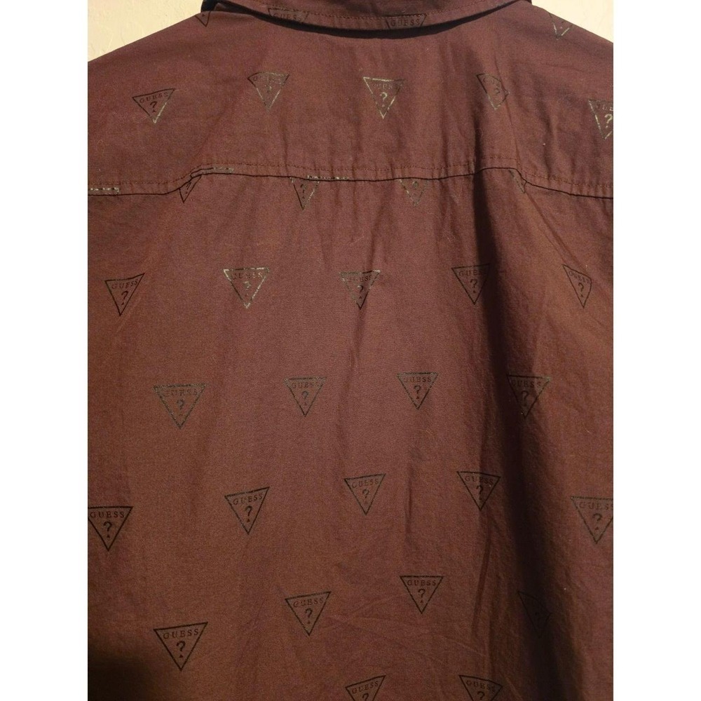 GUESS Men's Short Sleeve Button-Up Shirt Burgundy Allover Logo Print Size L - Picture 5 of 5